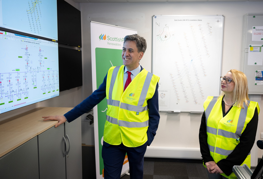 Ed Milliband &amp; Jess Asato visit ScottishPower Renewables’ offshore wind base in Lowestoft