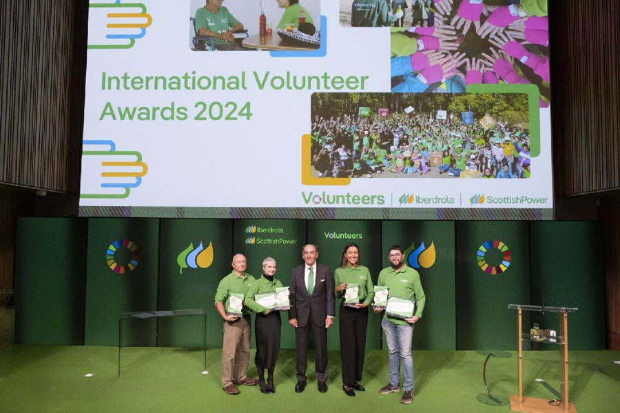 Ignacio Galan pictured with award winners; Pola Michalska, John Schenck, Layla Rebeca Gomes Costa and David Aldazabal Uncilla